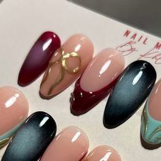 REUSABLE PRESS ON NAILS on Instagram: "🎀 CUSTOM DESIGN🏷️"