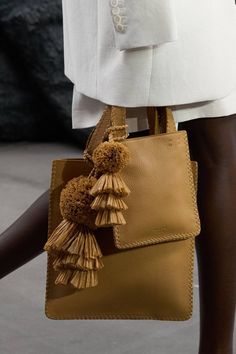 Tassels Design, Leather Bag Design, Fashion Runway Show, Diy Clothes Refashion, African Crafts, Colorful Bags, Macrame Bag, Michael Kors Collection