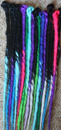 Synthetic Dreads Diy, Yarn Dreads, Wearable Crafts, Dread Head, Dread Braids, Long Dreads, Bellydance Costume, Hair Falls