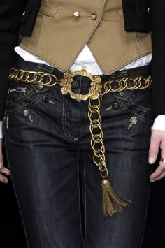 Designer chain belt Looks Jeans, Inspiration Mode, Milan Fashion, Primavera Estate, Milan Fashion Week