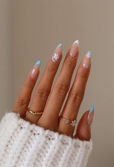 #Purple_Light_Nails #Nails_Light_Skin_Tone #Light_Violet_Nails #Lilac_Flower_Nails Ongles Baby Blue, Nail Art Bleu, Light Blue Nail Designs, Spring Nail Polish Colors, Blue And White Nails, Simple Spring Nails, Light Blue Nails, Baby Blue Nails, Formal Nails