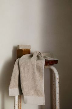 Fast-drying  classic hand towel in soft  highly absorbent cotton terry. Hanger loop on one short side. Series includes towels in several different sizes. Fabric weight 550 GSM. Hand Towel, Light Beige, Hand Towels, Towels, Fabric Weights, H&m, Fabric