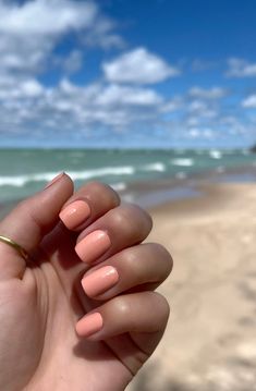 Light peach Light Salmon Nails, Soft Peach Nails, Beach Pedicure Colors, Light Peach Nails, Peach Gel Nails, Peach Ombre Nails, Salmon Nails, Peachy Nails, Coral Pink Nails