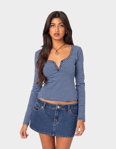 This Top Is The Ultimate Way To Achieve Great Style. Pair It With Any Shorts For A Leisurely Vibe, Or Rock It With Your Fave Pair Of Jeans During The Colder Months. Top. Long Sleeves. Button Front Detailing. Striped Pattern. 95% Cotton, 5% Spandex. Model Wears Size S. Model Height Is 5'6. Item Care: Wash With Similar Colors. | Edikted Jocelyn Striped Top Pullover Outfit, Vintage Crop Tops, Collar Tshirt, Spring Shirts, Color Stripes, Y2k Fashion, Striped Long Sleeve, Stripe Sweater, T Shirt Top