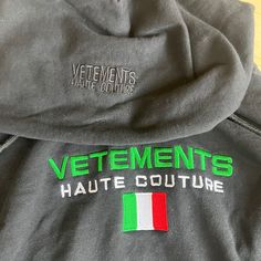 No Flaws Accommodates Size M | Vet Kinda Freaky Sometimes This Is Calm Though. Unky Vibe Unky Fit. Open To All Offers Vetements Hoodie, Hip Hop Images, Italy Logo, Street Fashion Men Streetwear, Men Streetwear, Mens Streetwear, Colorful Hoodies, Rappers, Street Fashion