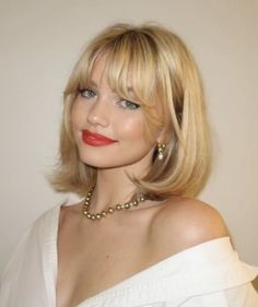 Transform your look with a stylish blonde bob featuring playful front bangs. This short hairstyle offers a fresh, modern vibe with a touch of sophistication, perfect for a bold and fashionable statement. 90s Layered Hair With Curtain Bangs Short, Short Blonde Hair On Tan Skin, Blond 70s Hair, Cool Woman Haircut, Old Hollywood Blonde Hair, 70s Blonde Hairstyles, 90s Blonde Short Hair, 70s Hair Blonde, Shay Sullivan Bangs