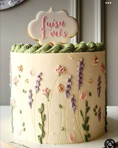 there is a decorated cake with flowers on the side and a sign that says fusa mes