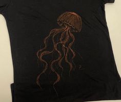 Original and unique Hand painted T-shirt for women and men, from high quality Super soft cotton fabric. Jellyfish hand painted with bleach. Dark gothic shirt unisex. Painted by hand with bleach, NOT A PRINT ! This is why every t-shirt is a unique piece of art. ALL SIZES ARE AVAILABLE ON ORDER, but please note that there can be small differences in the drawing, due to the nature of handmade. Care recommendations: - machine or hand wash at 30o C, inside out - do not use any aggressive chemical det Bleached Black Sweatshirt, Bleached Tshirt Designs, Bleach T Shirt Ideas, Fabric Jellyfish, Bleach Clothes Design, Bleach Art Shirts, Tshirt Hand Painted, Black Bleached Shirt, Bleach Tshirt