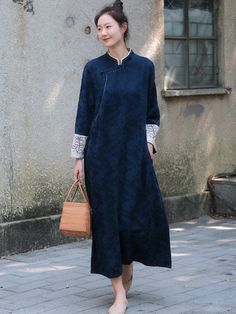 Elegant Cotton Dress With Stand Collar, Blue Dress With Stand Collar, Qipao Outfit, Qipao Dress Modern, Blue Qipao, Traditional Chinese Fashion, Traditional Qipao, Qipao Modern, Cheongsam Traditional