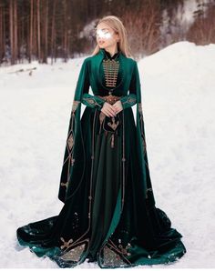 Medieval Royal Dress, Queen Outfits Royal Medieval, Fantasy Queen Dress, Queen Outfits Royal, Winter Gowns, Dress Medieval, Dress Queen, Queen Outfits