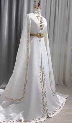 White Wedding Gown, Muslimah Wedding Dress, Muslimah Wedding, Bride Dress Simple, Wedding Dress Outfit, Classy Wedding Dress, Gowns Dresses Elegant, Bridal Dress Design