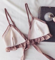 Lingerie Plus Size, Lingerie Inspiration, Cute Lingerie, Diy Sewing Clothes, Triangle Bra, Pretty Lingerie, Diy Couture, Bustiers, Lingerie Collection