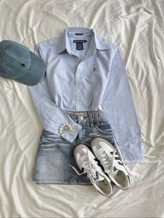 Silk Polo Outfit Women, Old Money Outfits Casual, Outfits Con Converse Blancos, Outfit Mujer Casual, Polo Ralph Lauren Women Outfits, Polo Outfits For Women, Posh Outfits, Outfit College, Casual Day Outfits