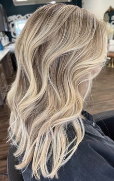 Beige Blonde Hair With Lowlights, Beige Blonde Hair, Blonde Haircut, Bright Blonde Hair, Summer Blonde Hair, Haircut 2024, Icy Blonde Hair, Summer Blonde, Lighter Hair