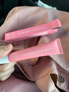 Lip Balm Collection Aesthetic, Summer Fridays Lip Balm Pink Sugar, Summer Fridays Lip Balm Aesthetic, Summer Fridays Pink Sugar, Pink Chapstick, Lip Products Aesthetic, Aesthetic Lip Balm, Summer Fridays Lip Balm, Glossy Lip Balm