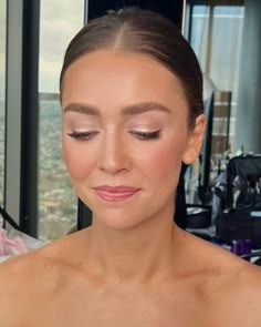 Natural Makeup Look Bridesmaid, Bridal Makeup Soft Wing, Very Natural Wedding Makeup Simple, Summer Wedding Makeup Hazel Eyes, Natural Dewy Makeup Look Wedding, Natural Makeup For A Wedding, Natural Glam For Wedding, Natural Classic Wedding Makeup, Luminous Bridal Makeup