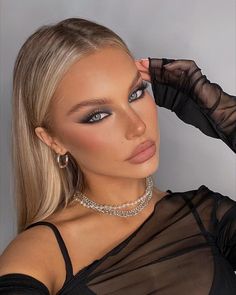 College Going Out Makeup, Elegant Ball Makeup, Concert Eye Makeup Looks, Women Gelled Hair, New Years Glam Makeup, Prom Makeup For Blonde Hair, Prom Eye Makeup For Hooded Eyes, Simple Glam Makeup Blue Eyes, Mint Blue Makeup Looks