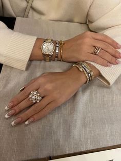 Buy Pearls, Luxe Jewelry, Jewelry Fashion Trends, Classy Jewelry, Jewelry Lookbook, Stacked Jewelry, Hand Jewelry, Girly Jewelry, Dream Jewelry