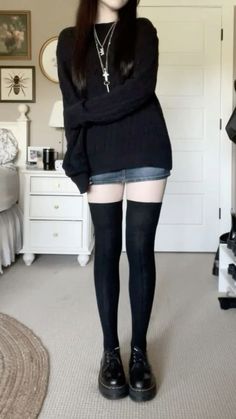 Edgy Fits Grunge, Frilled Skirt Outfit, Oversized Sweater Fall Outfits, Sweater Socks Outfit, Long Skirt Outfit For Fall, Did Marten Outfits, Tumblr Outfits Aesthetic 2014, Fall Outfit Alt, Outfit Ideas Simple School