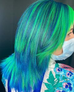 Blue And Green Curly Hair, Blue And Green Balayage, Blue Hair Green Highlights, Yellow And Teal Hair, Blue And Green Hair Split, Blue And Green Hair Ideas, Swamp Hair, Neon Blue Hair, Shiny Espeon