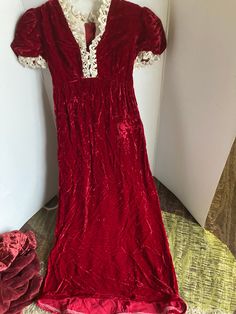 Vintage crushed velvet dress very unique and beautiful. Small and tall. Elegant Fitted Crushed Velvet Dress, Red Floor-length Velvet Dress, Red Velvet Dress For Holidays, Elegant Velvet Dress For Fancy Occasions, Vintage Velvet Party Dress, Vintage Velvet Wedding Dress, Depop Aesthetic, Red Vintage Dress, Adult Dress