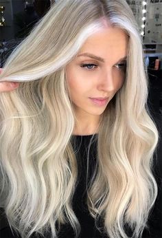 Icy Platinum Blonde Hair, Platinum Blonde Hair Ideas, Platinum Hair Dye, Blonde Hair Color Shades, White Blonde Hair Color, 2023 Blonde, Blond Hairs, Blonde Hair Colour Shades, Color Block Hair