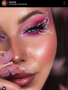 Gen Eye Makeup, Make Up With Gems Rhinestones Eye Makeup, Gem Makeup Looks, Makeup Looks With Gems, Butterfly Makeup Look, Edc Makeup, Butterfly Colors, Gem Makeup