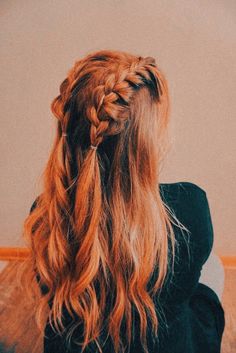 Autumn Hairstyles Long Hair, Hufflepuff Hairstyles, Autumn Hair Styles, Autumn Hairstyles, Harry Potter Hairstyles, Hiking Hairstyles, Girl With Brown Hair, Hair Tattoos