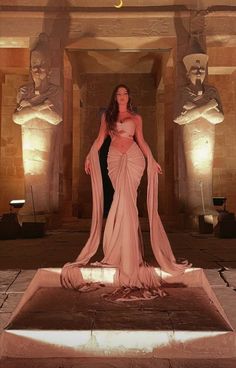 Venusian Photoshoot, Sirencore Dress, Goddess Outfit Aesthetic, Godess Aesthetic Outfit, Goddess Aesthetic Outfit, God Poses, Gypsycore Outfits, Goddess Outfit Ideas, Coutour Dresses