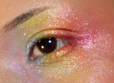 Glitter sparkly eyeshadow eye makeup pride month rainbow Rainbow Glitter Makeup, Sparkly Makeup Looks, Rainbow Gem Makeup, Coldplay Outfit, Dizzy Tremaine, Bisexual Makeup, Pastel Rainbow Eyeshadow, Pride Eyeshadow, Rainbow Makeup Looks