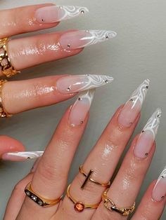 long white swirly french tips Elegant Almond Nails, Trendy Almond Nails, Unghie Sfumate, Kutek Disney, Elegant Manicure, Almond Nails Designs, White Nail Designs, White Nail, Elegant Color