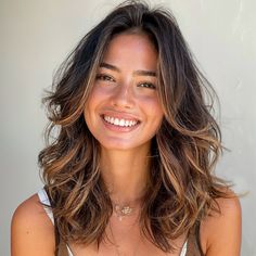 The Highlight Trend Brunettes Can’t Get Enough Of: 44 Stunning Styles Caramel Highlights Medium Brown Hair, Highlights Medium Brown Hair, Medium Brown Balayage, Bday Hair, Brown Hair With Blonde, Hair With Blonde Highlights, Winter Colours, Blonde Streaks, Brown Curly Hair