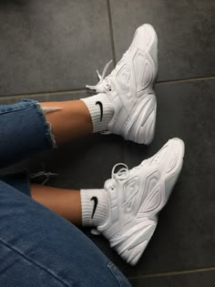 Sepatu Air Jordan, Nike Looks, Dr Shoes, White Nike Shoes, Fresh Shoes, Hype Shoes, White Socks, Shoe Inspo, Aesthetic Shoes