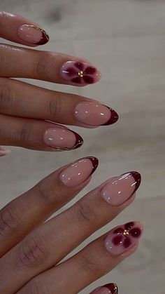 Simple College Nails, Japanese Gel Nails Fall, Aesthetic Nails Flower, Almost Nail Designs, Maui Nails Hawaii, Cute Nails For Italy, Almond Nails Designs Spring Trends, Simple Acrylic Nails Oval, Classy Formal Nails