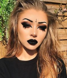 Black Lipstick Looks, Black Lips Makeup, Black Lipstick Look, Black Eyeshadow Makeup, Makeup Bibir, Black Makeup Looks, Fete Emo, Goth Makeup Looks, Gothic Make Up