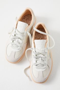 Puma Sneakers Womens, Modern Shoe Storage, All White Shoes, Shoe Storage Ideas, Casual Tennis Shoes, Puma Palermo, White Casual Shoes, White Tennis Shoes