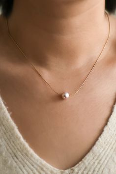 Dainty and minimal, pearl necklace. Designed with the skinniest chain that creates a modern and simple statement. This single necklace is tarnish free and meant to last with the proper love and care. Gold dipped chain and shiny, rounded, pearl. Pearl Gold Necklace, Single Necklace, Jewelry Necklace Simple, Single Pearl Necklace, Gold Necklace Simple, Single Pearl, Minimal Necklace, Casual Jewelry, Gold Pearl Necklace