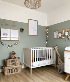 Hoge lambrisering in de kinderkamer Baby Boy Room Nursery