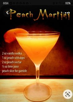 Peach Martini Recipe, Vodka Martinis, Summertime Cocktails, Tipsy Tuesday, Peach Martini, Peach Drink, Amazing Cocktails, Alcohol Beverages