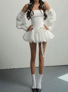 Mini Dress Unique, 2020s Fashion, White Inspiration, Puffy Dresses, 2000s Outfits, Mini Dress White, Dress Unique, Pose References, White Short Dress