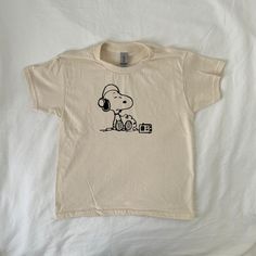 Screen printed on a made to order basis. Handmade with silk screen process, tops may have minor imperfections!⛄️ (I use Gildan Unisex Youth tees for that perfect baby tee look) 100% Cotton ⚠️ -Machine wash cold and hand washing is preferred but not required -please do not iron or bleach -all sales are final Snoopy T Shirts Vintage, Graphic T Shirt Aesthetic, Cute Graphic Shirts, Basic Graphic Tees, Cute T-shirts, Simple Shirt Designs, Cute Shirts Aesthetic, Tops For School, Paul Frank Shirt