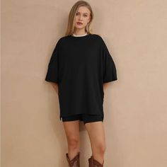 Brand New Super Comfortable 2 Piece Set. Oversized Tshirt And Shorts. Recommend Sizing Down. Shirt Has Pockets. Black Oversized Tops For Daywear, Oversized Tshirt And Shorts, Oversized Tshirt Dress, Tshirt And Shorts, Oversized T Shirt Dress, Dress Shorts, White Halter Maxi Dress, Ruffled Sleeve Top, Long Sleeve Knit Tops