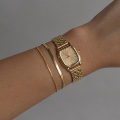 Seiko Vintage, Vintage Gold Watch, Pretty Watches, Gold Watches Women, Minimalist Accessories, Wrist Jewelry, Luxe Jewelry