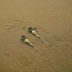 These edgy ear cuffs feature a beautiful gradation between a sculpted mango charm, delicately swaying mango leaf, and black onyx, making a striking and bold statement. Contemporary Black Jewelry With Oxidized Finish, Mango Leaf, Linen Lounge Pants, Embrace The Unknown, Vintage Silver Earrings, Ear Pins, Ear Cuffs, The Unknown, Jewelry Bags