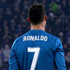 the back of ronaldo's soccer jersey, with his number seven on it