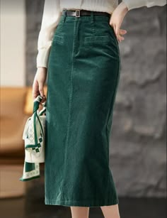 Emerald Clothes, Long Corduroy Skirt Outfit, Burnt Orange Skirt Outfit, Forest Green Clothes, Corderoy Skirt, Long Corduroy Skirt, Corduroy Outfits, Skirt Design Ideas, Corduroy Skirt Outfit