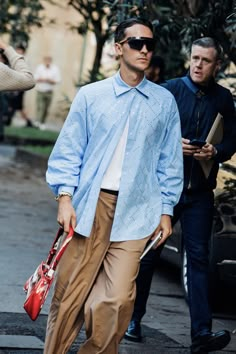 Street Style Ideas, Mens Fashion Week Street Style, Milan Men's Fashion Week, Milan Fashion Week Street Style, Mens Spring Fashion, Cultural Diversity, Cool Street Fashion, Fashion Week Street Style, Street Style Looks