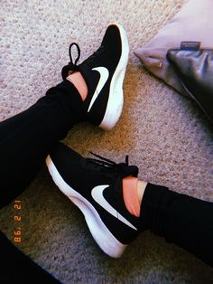 School Shoes Aesthetic, Shoes Aesthetic, Gym Aesthetic, Night Beauty, Best Shoes For Men, Best Mens Fashion, School Style