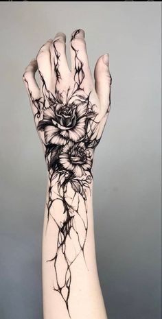 Tattoo Ideas for Men || Tattoo ideas  || Tattoo designs Pretty Hand Tattoos, Female Tattoos, Men Tattoos, Inspiration Tattoos, Hand Tattoos For Guys, Tattoo Ideas Female, Dark Tattoo