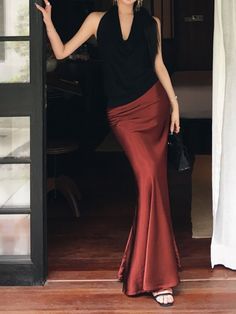 Details Composition: 92% Polyester, 8% Elastane Design: Plain Style: Elegant Thickness: Regular Sheer: No Material: Satin Occasion: Leisure Size & Fit Waist type: High Waist Dresses Length: Maxi Stretch: Non-stretch Fit Type: Regular Fit Cm Inch Size Bottom Length Waist Hips XS 108 60 81 S 109 64 85 M 110 68 89 L 111 74 95 XL 112 80 101 XS 42.5 23.6 31.9 S 42.9 25.2 33.5 M 43.3 26.8 35 L 43.7 29.1 37.4 XL 44.1 31.5 39.8 Care Instructions Maximum washing temperature 30°C Do not bleach Wash with s High Waist Dresses, Satin Maxi Skirt, Dress Pant Suit, High Waist Dress, Long Midi Dress, Plain Style, Bleach Wash, Blouse Pants, Satin Maxi